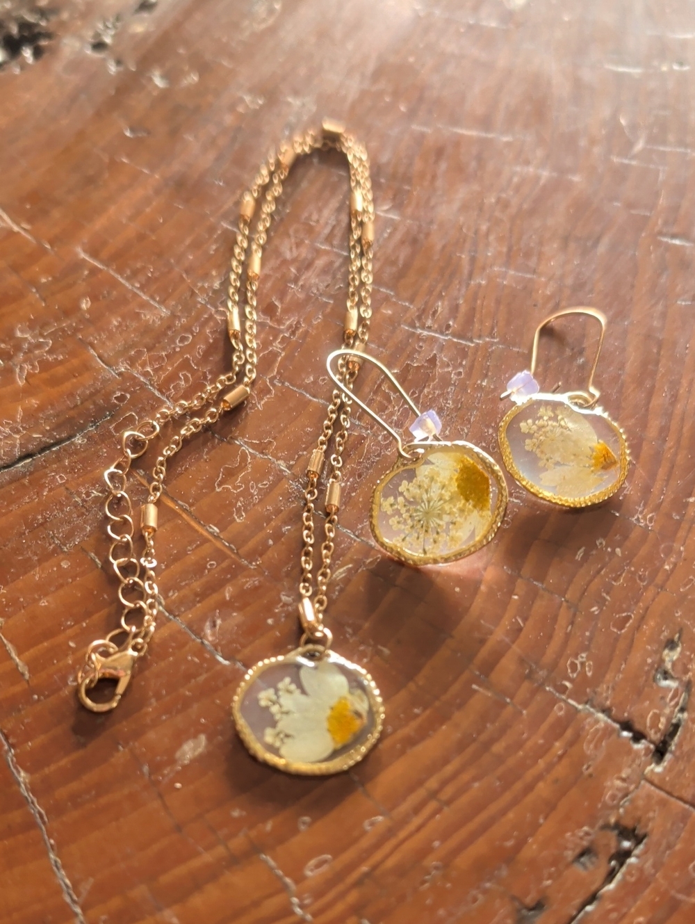Gold Floral Resin Pendant Necklace and Earrings Set